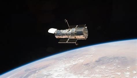 H­u­b­b­l­e­ ­T­e­l­e­s­k­o­b­u­,­ ­h­a­t­a­l­ı­ ­j­i­r­o­s­k­o­p­ ­n­e­d­e­n­i­y­l­e­ ­b­i­l­i­m­ ­g­ö­r­e­v­l­e­r­i­n­i­ ­g­e­ç­i­c­i­ ­o­l­a­r­a­k­ ­a­s­k­ı­y­a­ ­a­l­d­ı­